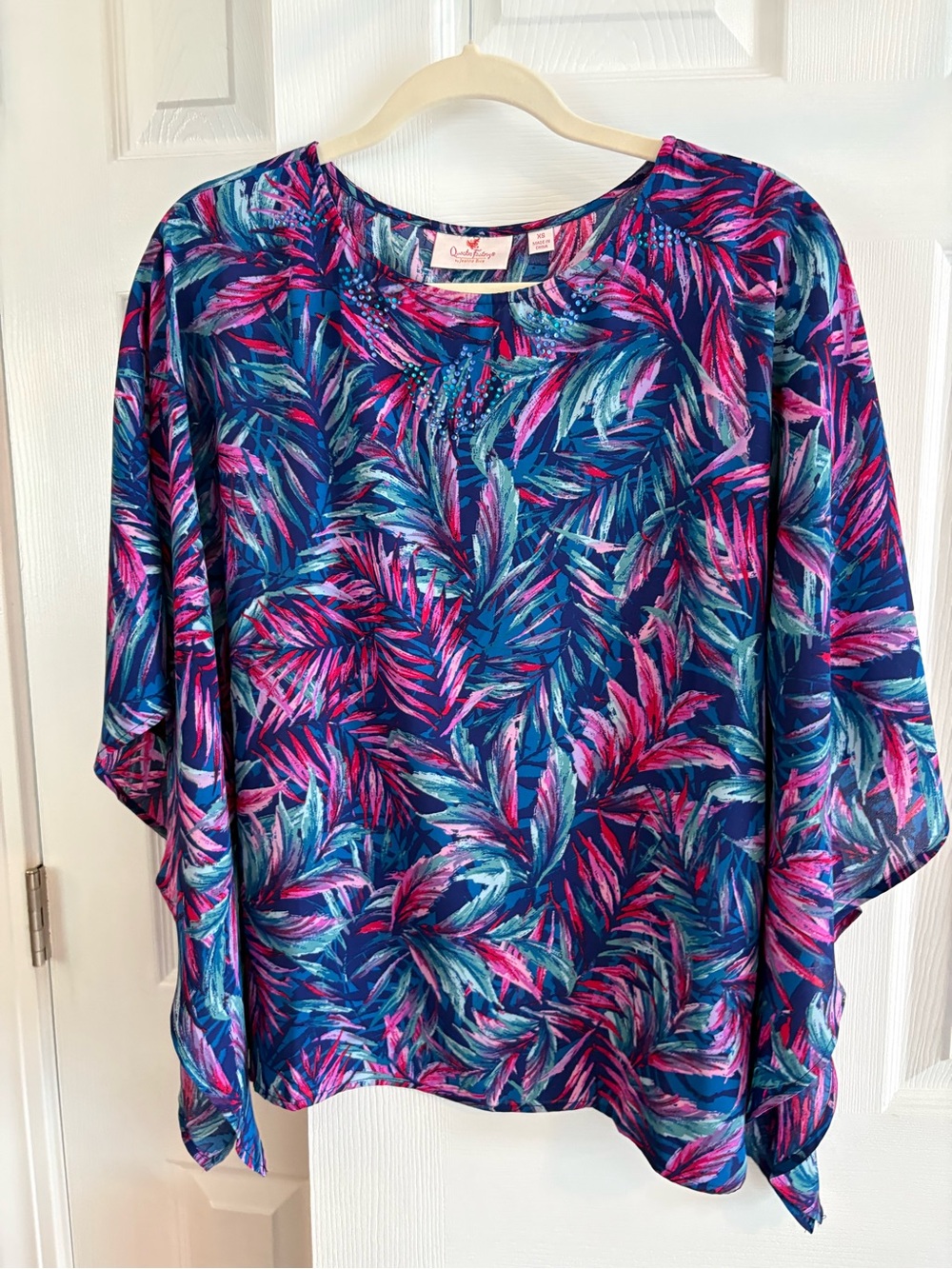 NWOT- Quacker Factory Blue Tropical Leaf Print cafatan with Pink Accents